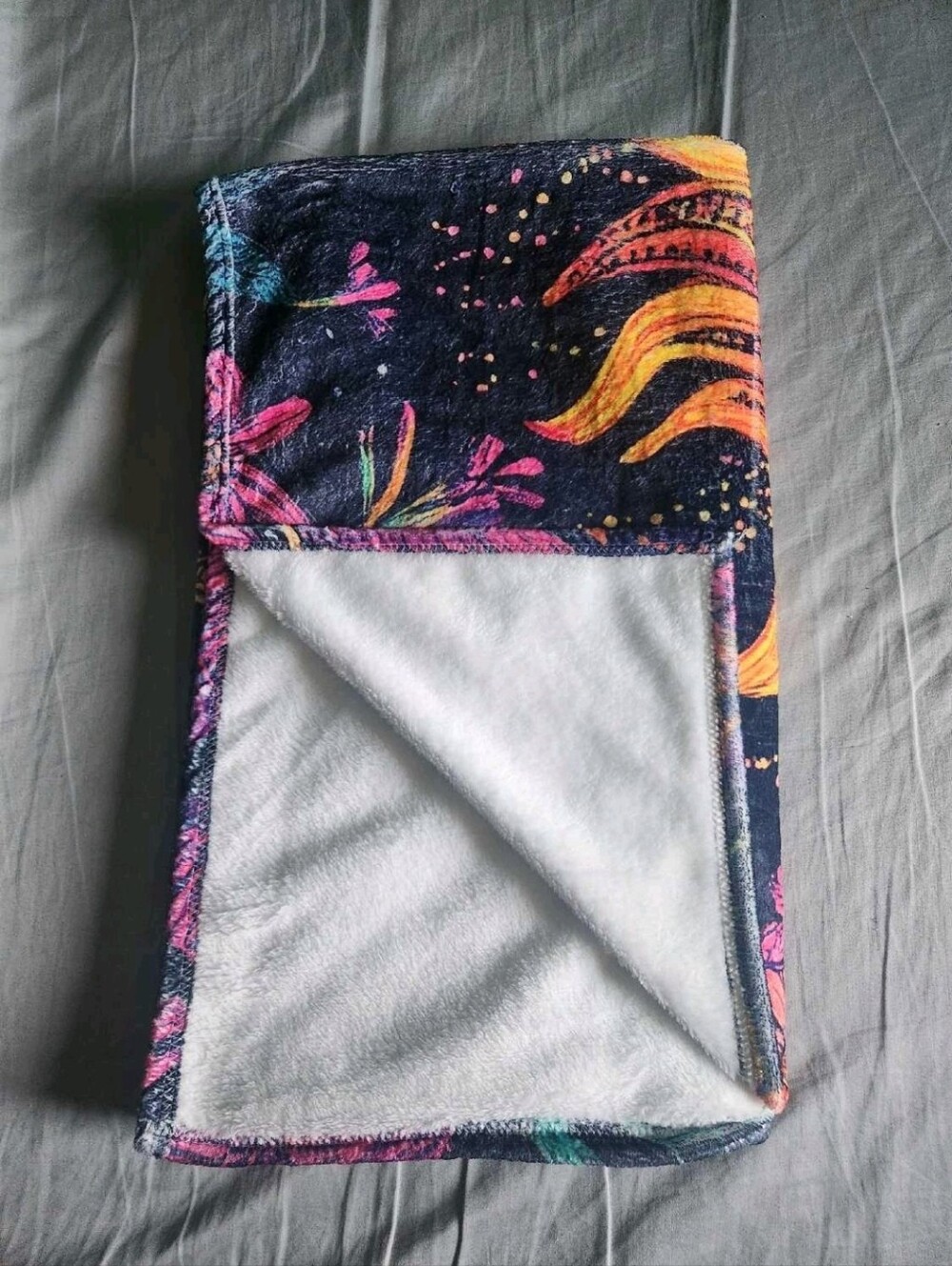 Sun & Moon Wall Tapestry - Vibrant Yellow and Black Throw Blanket - Picture 2 of 2